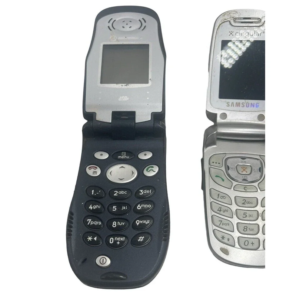 Lot 5 Vintage Cell Phone Flip Phones from Various Brands FOR PARTS, AS IS.